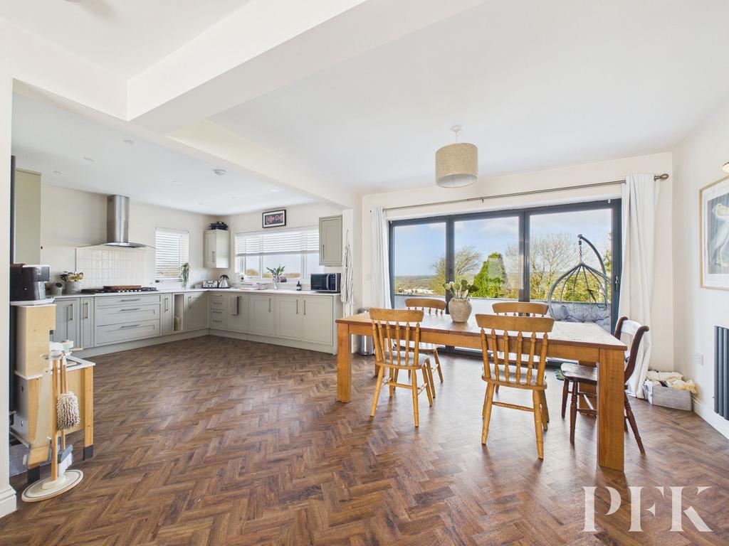 Kitchen / Living Area