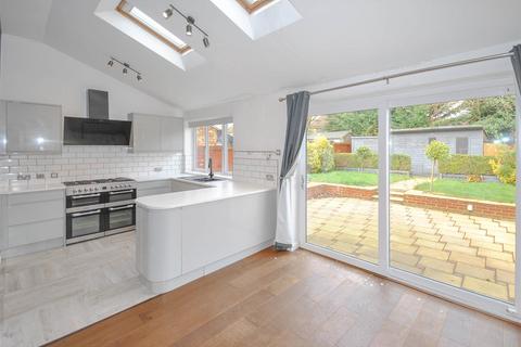 4 bedroom detached house for sale, Oak Close, Northampton NN7