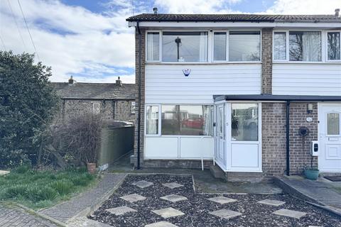 3 bedroom end of terrace house for sale, Church Close, Shepley, Huddersfield, HD8 8HD