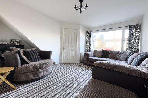 3 bedroom end of terrace house for sale, Church Close, Shepley, Huddersfield, HD8 8HD