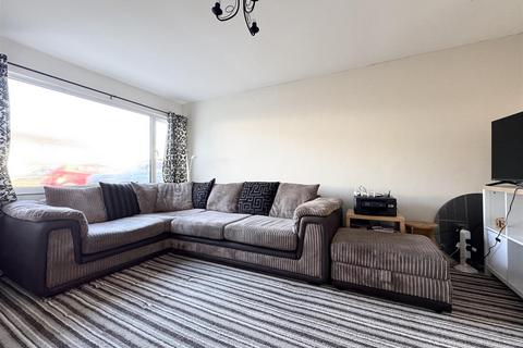 3 bedroom end of terrace house for sale, Church Close, Shepley, Huddersfield, HD8 8HD