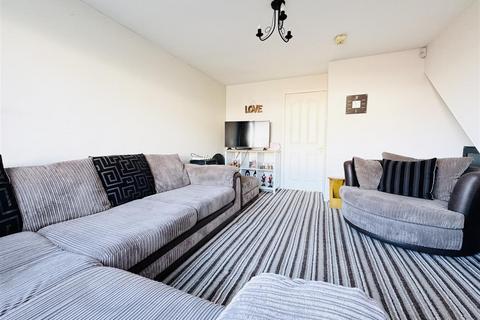 3 bedroom end of terrace house for sale, Church Close, Shepley, Huddersfield, HD8 8HD