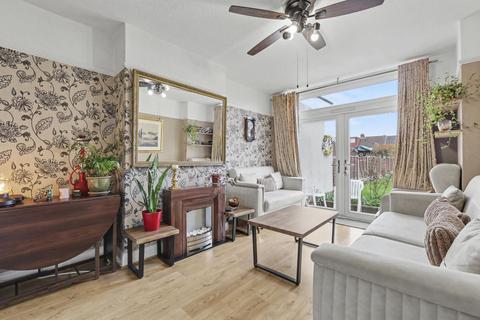 3 bedroom terraced house for sale, Tynemouth Drive, Enfield
