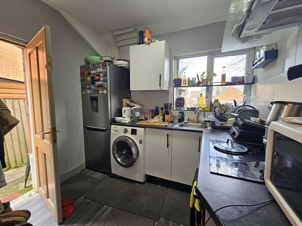 Studio kitchen.jpg