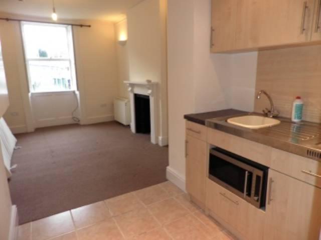 Studio / kitchen are