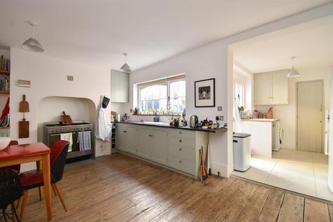 4 bedroom end of terrace house for sale, Castle Hill Road, Hastings