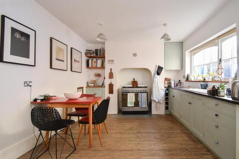 4 bedroom end of terrace house for sale, Castle Hill Road, Hastings