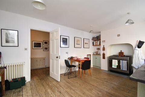4 bedroom end of terrace house for sale, Castle Hill Road, Hastings