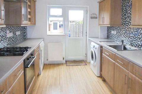 3 bedroom terraced house to rent, Fairwater Drive, Reading RG5
