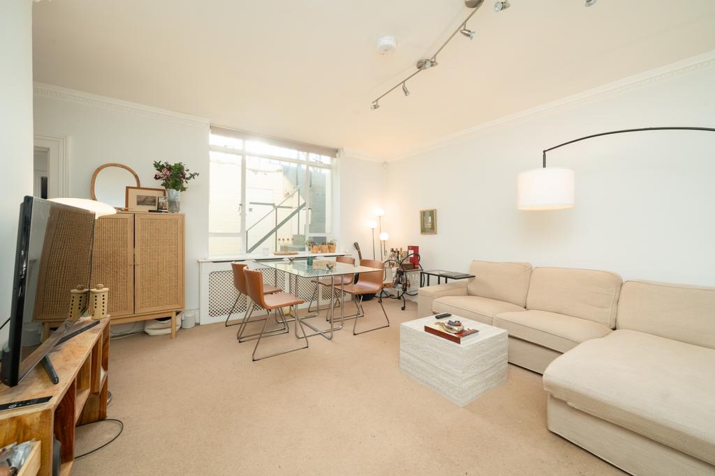 Reception Room (3)