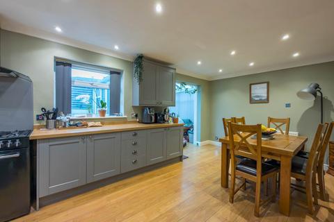 4 bedroom detached house for sale, Shirley Avenue, Cleckheaton