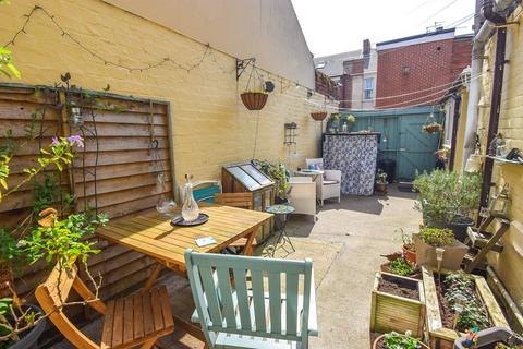 4 bedroom terraced house for sale, Mowbray Road, South Shields