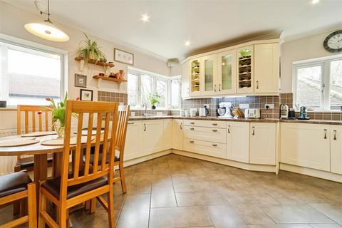 6 bedroom detached house for sale, Ghyll Wood Drive, Bingley, BD16 1NF