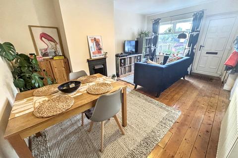 2 bedroom terraced house to rent, Woodside View, Leeds, West Yorkshire