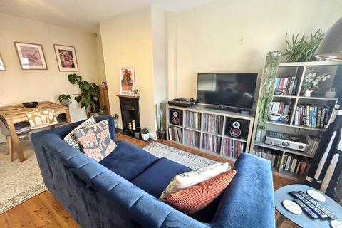 2 bedroom terraced house to rent, Woodside View, Leeds, West Yorkshire