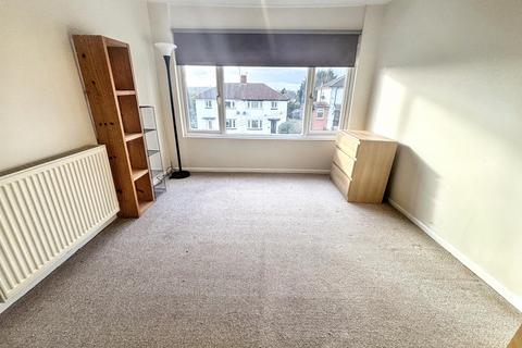 2 bedroom terraced house to rent, Woodside View, Leeds, West Yorkshire
