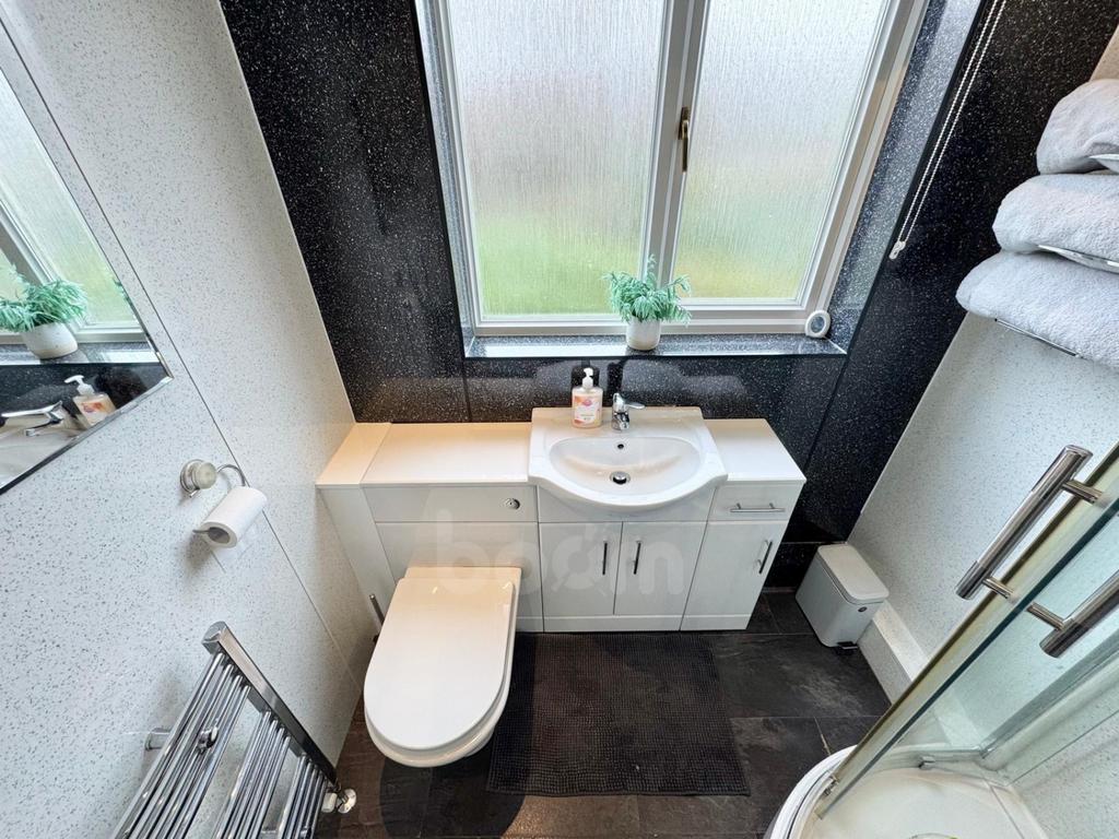 Moorhouse Avenue shower room pic