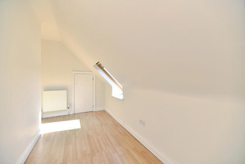 Bedroom 4 Pic 2