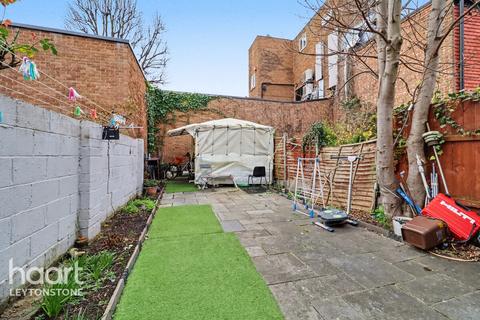 3 bedroom terraced house for sale, Harvey Road, London