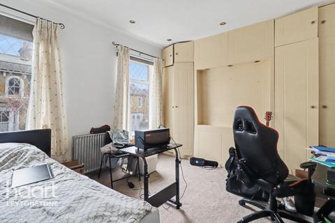 3 bedroom terraced house for sale, Harvey Road, London