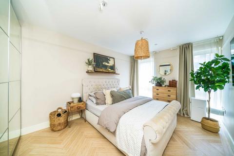 undefined, Lion Wharf Road, Old Isleworth TW7