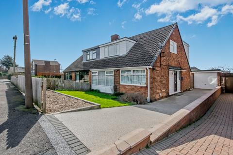 3 bedroom semi-detached house for sale, Moat Hill, Birstall, West Yorkshire, WF17