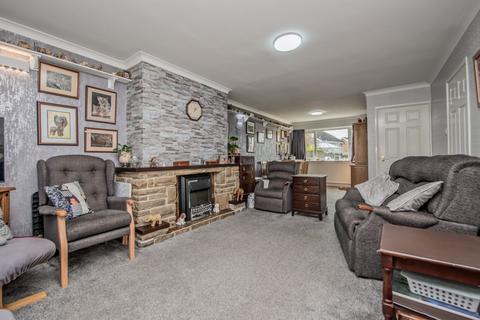 3 bedroom semi-detached house for sale, Moat Hill, Birstall, West Yorkshire, WF17