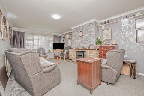 3 bedroom semi-detached house for sale, Moat Hill, Birstall, West Yorkshire, WF17