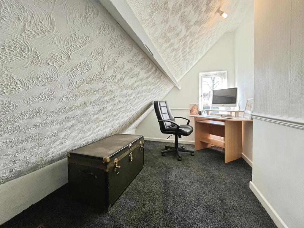 Bedroom 5/Office
