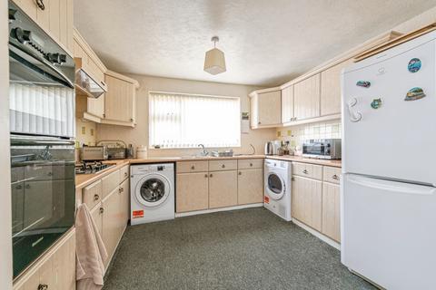 2 bedroom bungalow for sale, Orchard Way, West Yorkshire HD6