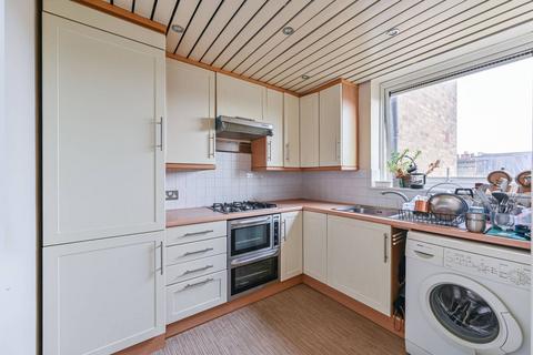 2 bedroom flat to rent, The Elms, Tooting Bec, London, SW17