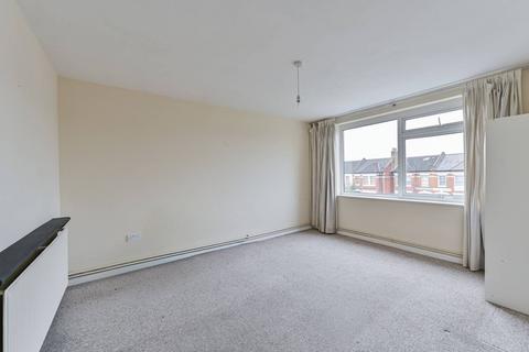 2 bedroom flat to rent, The Elms, Tooting Bec, London, SW17