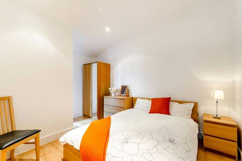 2 bedroom maisonette to rent, Clapham Park Road, Clapham High Street, London, SW4