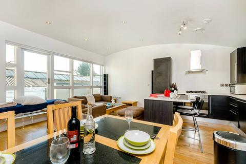 2 bedroom maisonette to rent, Clapham Park Road, Clapham High Street, London, SW4