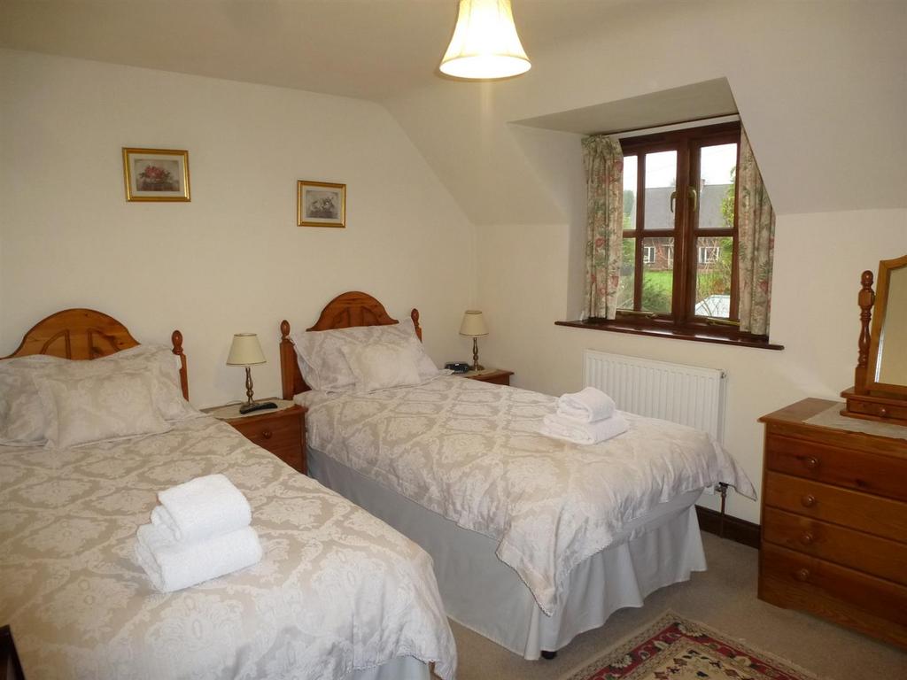 1. bedroom 2 (2).jpg