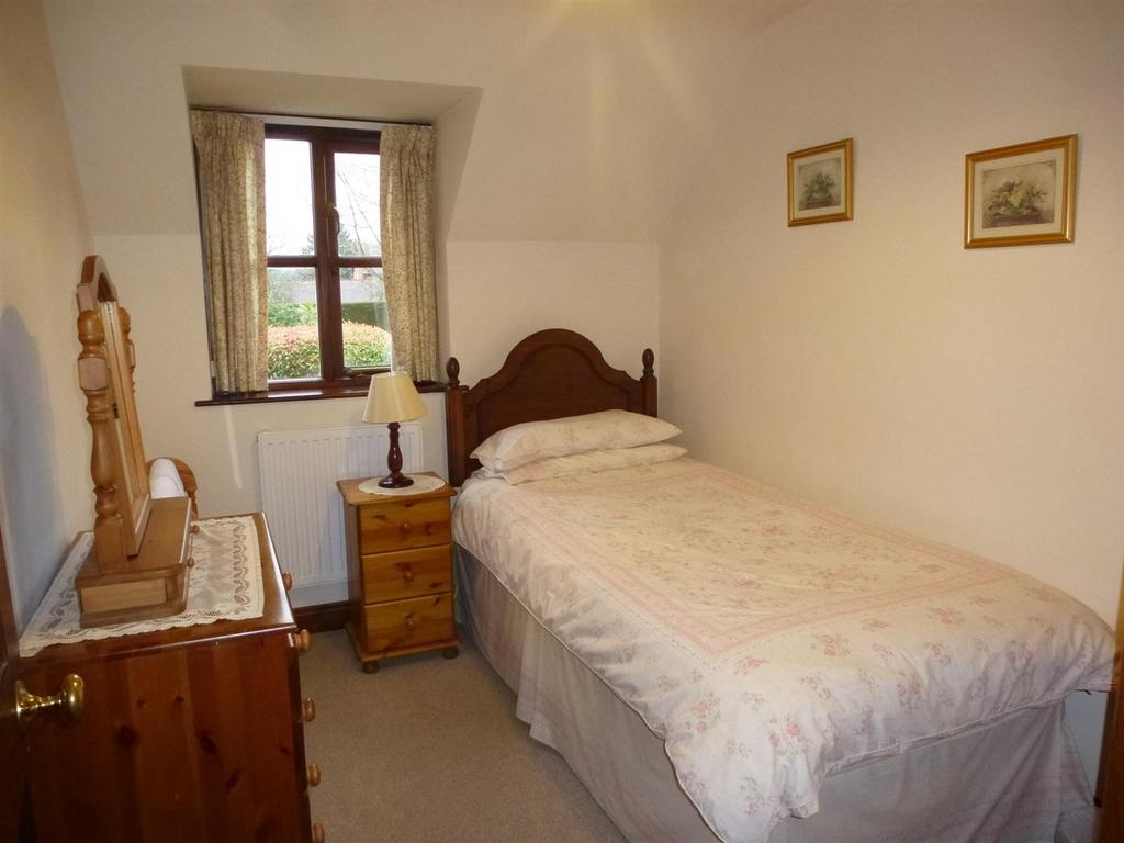 1. bedroom 3.jpg