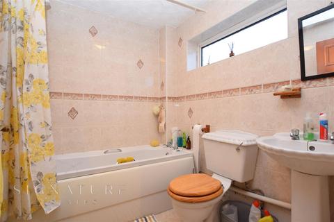 undefined, Monmouth Close, Aylesbury