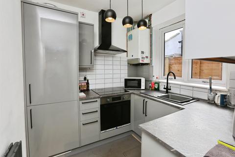 2 bedroom terraced house for sale, Hambrook Road, Gosport