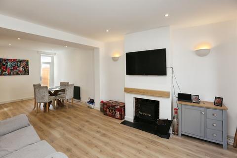 2 bedroom terraced house for sale, Hambrook Road, Gosport