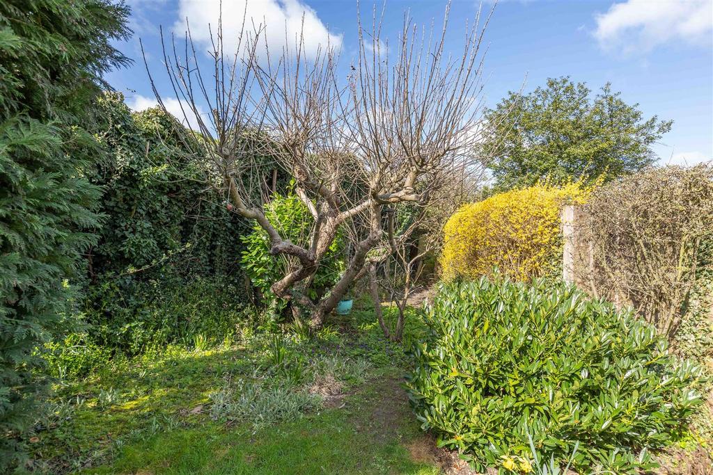 Wrap around garden