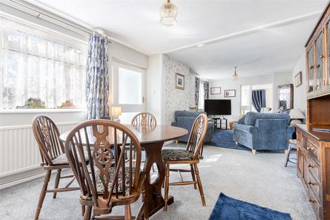 undefined, Whitecrofts, Stotfold, SG5 4EB