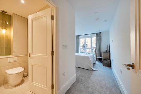 2 bedroom flat for sale, Bedivere House, Fellowes Rise, Winchester, Hampshire,, SO22