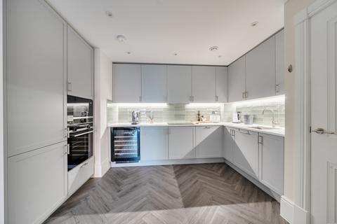 2 bedroom flat for sale, Bedivere House, Fellowes Rise, Winchester, Hampshire,, SO22