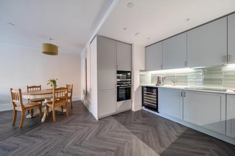 2 bedroom flat for sale, Bedivere House, Fellowes Rise, Winchester, Hampshire,, SO22