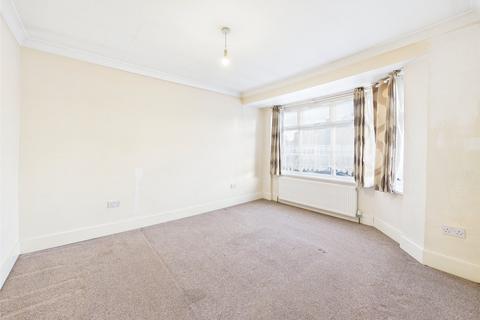 3 bedroom semi-detached house to rent, Rosemary Avenue, Hounslow