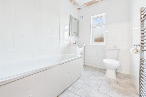 3 bedroom semi-detached house to rent, Rosemary Avenue, Hounslow