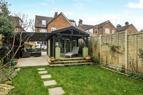 3 bedroom semi-detached house for sale - Beacon Hill Road, Surrey GU26