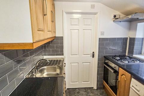 2 bedroom terraced house to rent, Plaistow, London, E13