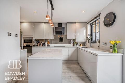 3 bedroom terraced house for sale, Betchworth Road, Seven Kings, IG3
