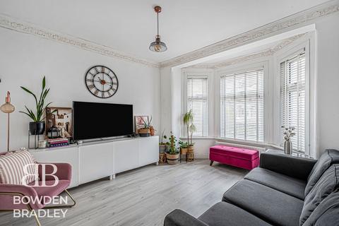 3 bedroom terraced house for sale, Betchworth Road, Seven Kings, IG3